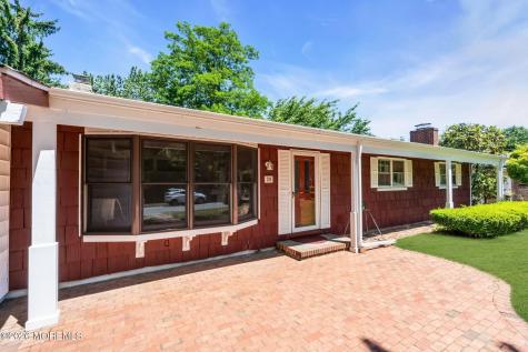 39 Court Drive Shrewsbury Boro NJ 07702