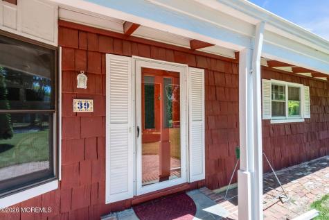 39 Court Drive Shrewsbury Boro NJ 07702