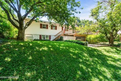 39 Court Drive Shrewsbury Boro NJ 07702