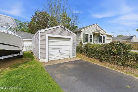 22 Thomas Street Toms River NJ 08753