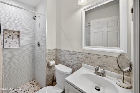 123B Edinburgh Lane Lakewood NJ 08701