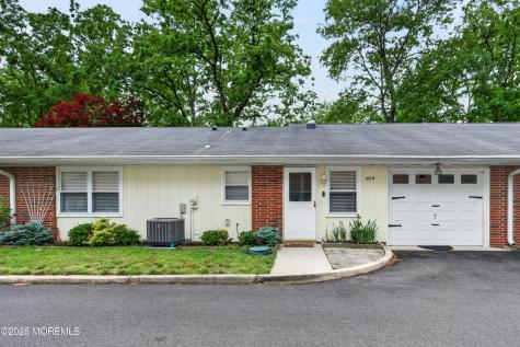 123B Edinburgh Lane Lakewood NJ 08701