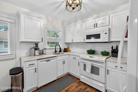 123B Edinburgh Lane Lakewood NJ 08701