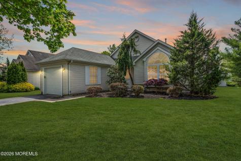 8 Skyline Drive Lakewood NJ 08701