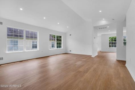 8 Skyline Drive Lakewood NJ 08701
