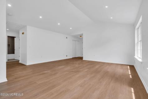 8 Skyline Drive Lakewood NJ 08701