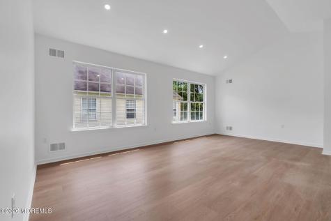 8 Skyline Drive Lakewood NJ 08701