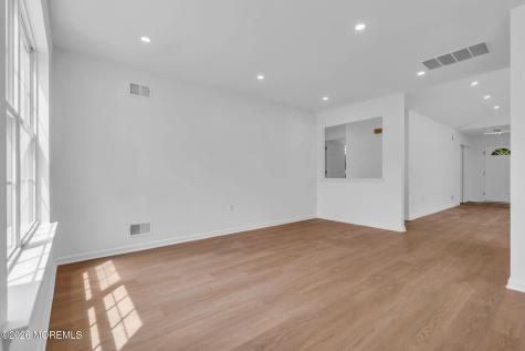 8 Skyline Drive Lakewood NJ 08701
