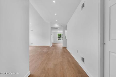 8 Skyline Drive Lakewood NJ 08701