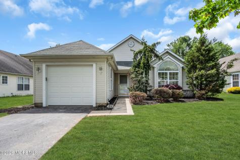 8 Skyline Drive Lakewood NJ 08701
