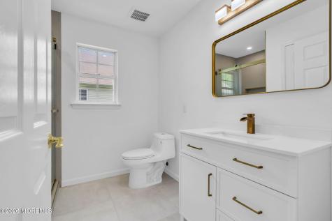8 Skyline Drive Lakewood NJ 08701