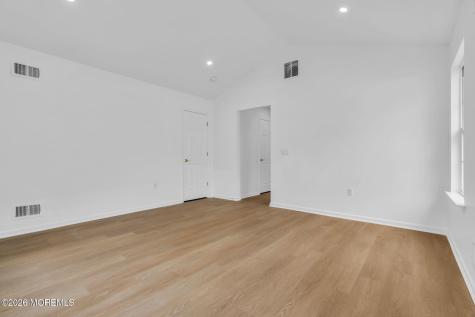 8 Skyline Drive Lakewood NJ 08701