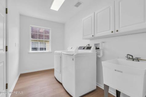8 Skyline Drive Lakewood NJ 08701