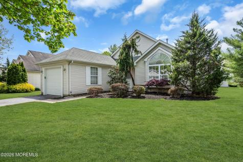 8 Skyline Drive Lakewood NJ 08701