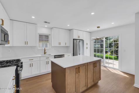 8 Skyline Drive Lakewood NJ 08701