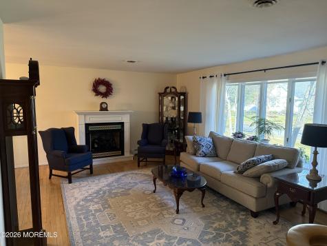 4 Cambridge Court Toms River NJ 08753