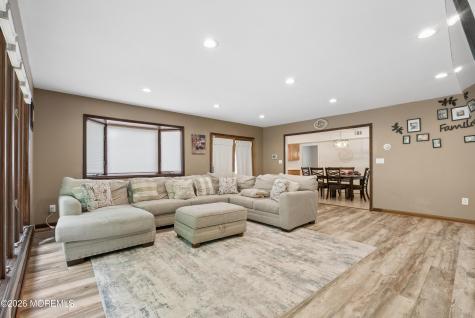 24 Jubilee Circle Aberdeen NJ 07747