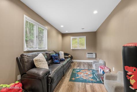 24 Jubilee Circle Aberdeen NJ 07747