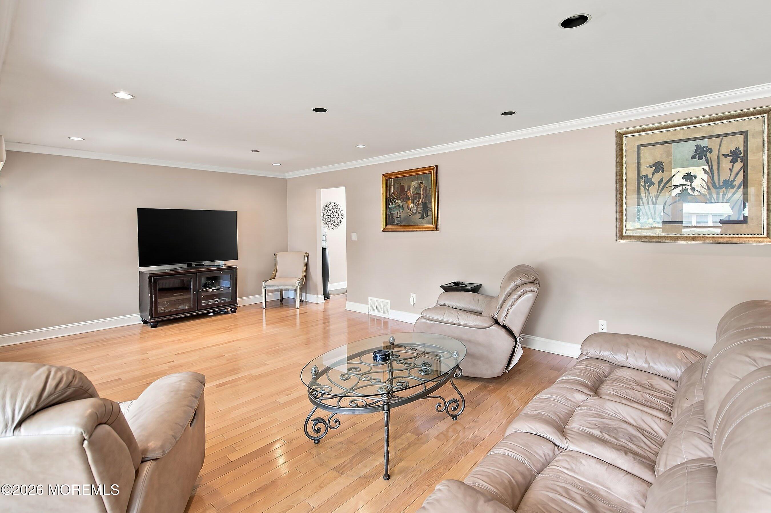 25 Mccue Road Morganville NJ 07751