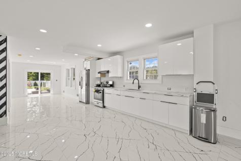 8 Woodrow Street Oakhurst NJ 07755