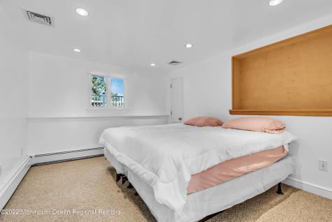 17 Johnston Street Oakhurst NJ 07755