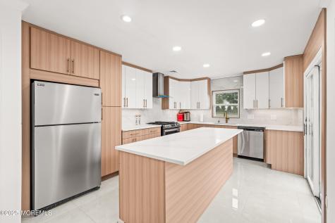 17 Johnston Street Oakhurst NJ 07755