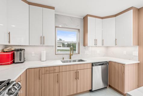 17 Johnston Street Oakhurst NJ 07755