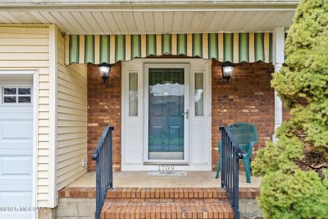 1709 Fanwood Street Oakhurst NJ 07755