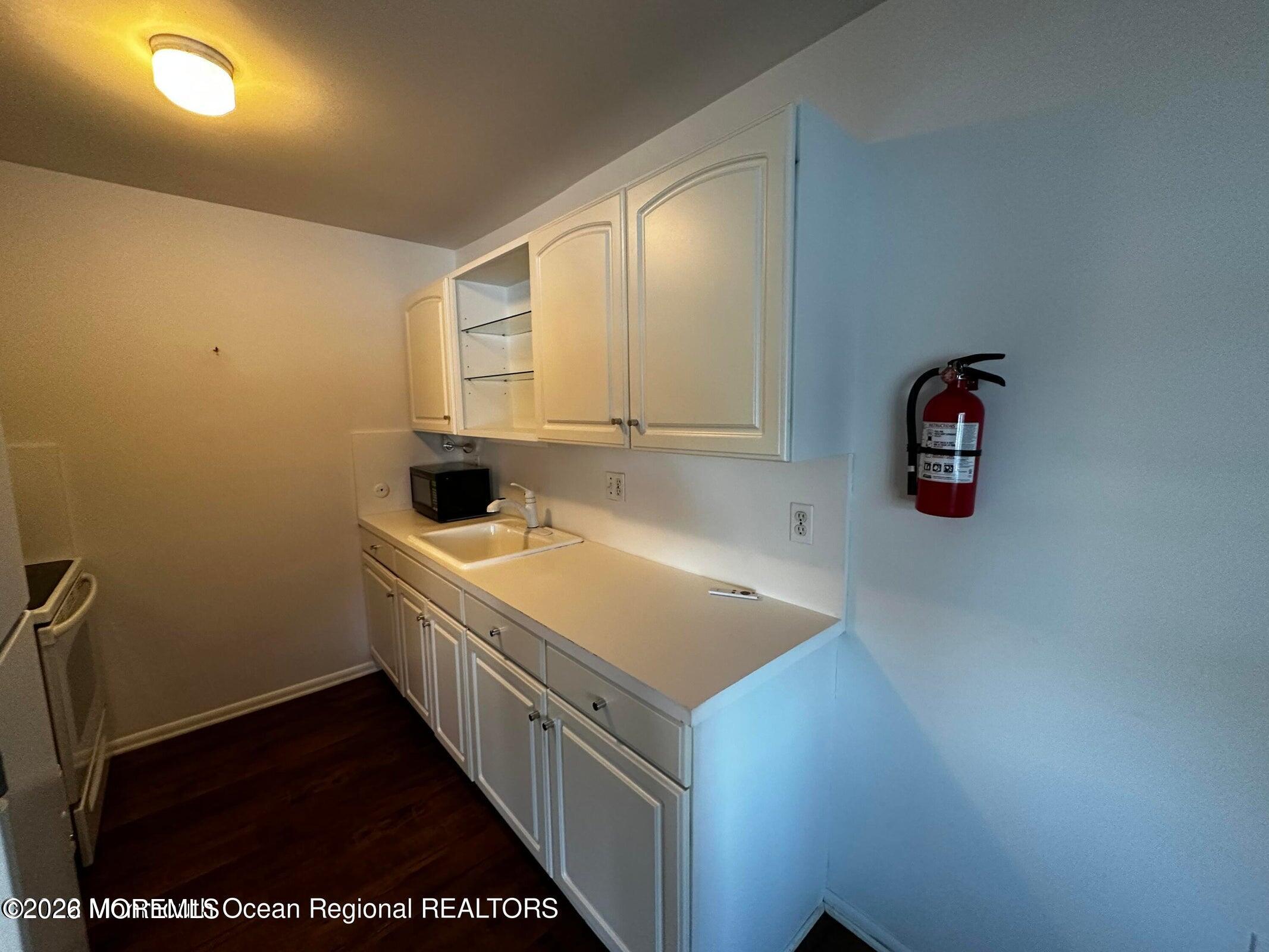 106 E Edinburgh Lane Lakewood NJ 08701
