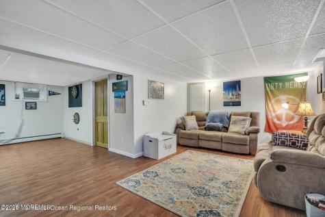 559 Dow Avenue Oakhurst NJ 07755