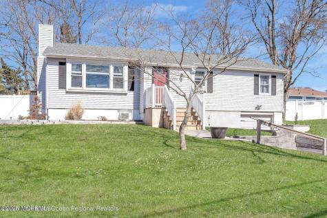 559 Dow Avenue Oakhurst NJ 07755