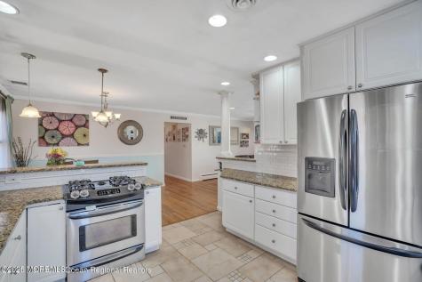 559 Dow Avenue Oakhurst NJ 07755