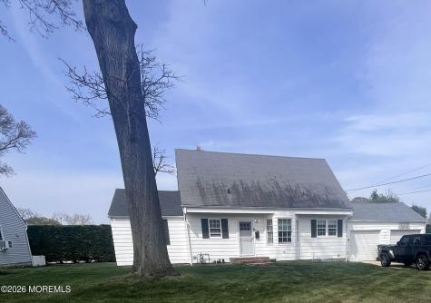 239 Pinewood Avenue Oakhurst NJ 07755