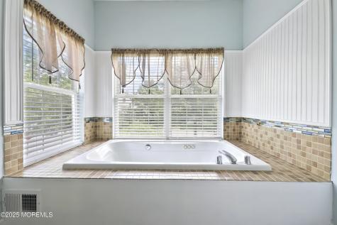 95 Madison Court Tinton Falls NJ 07712