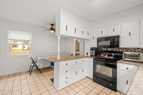 456 Harnell Avenue Oakhurst NJ 07755