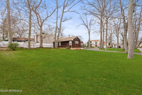 456 Harnell Avenue Oakhurst NJ 07755