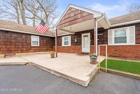 456 Harnell Avenue Oakhurst NJ 07755