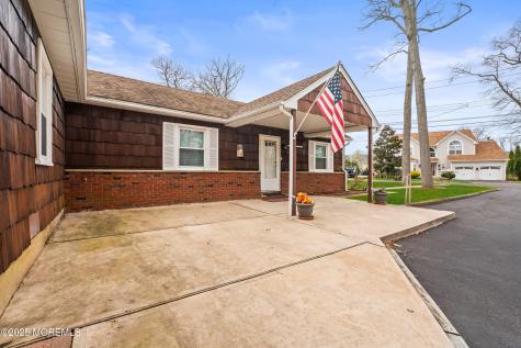 456 Harnell Avenue Oakhurst NJ 07755