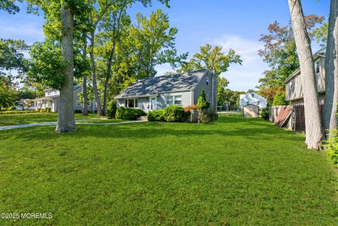 437 Redmond Avenue Oakhurst NJ 07755
