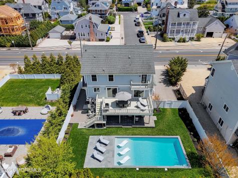 912 Ocean Avenue Mantoloking NJ 08738