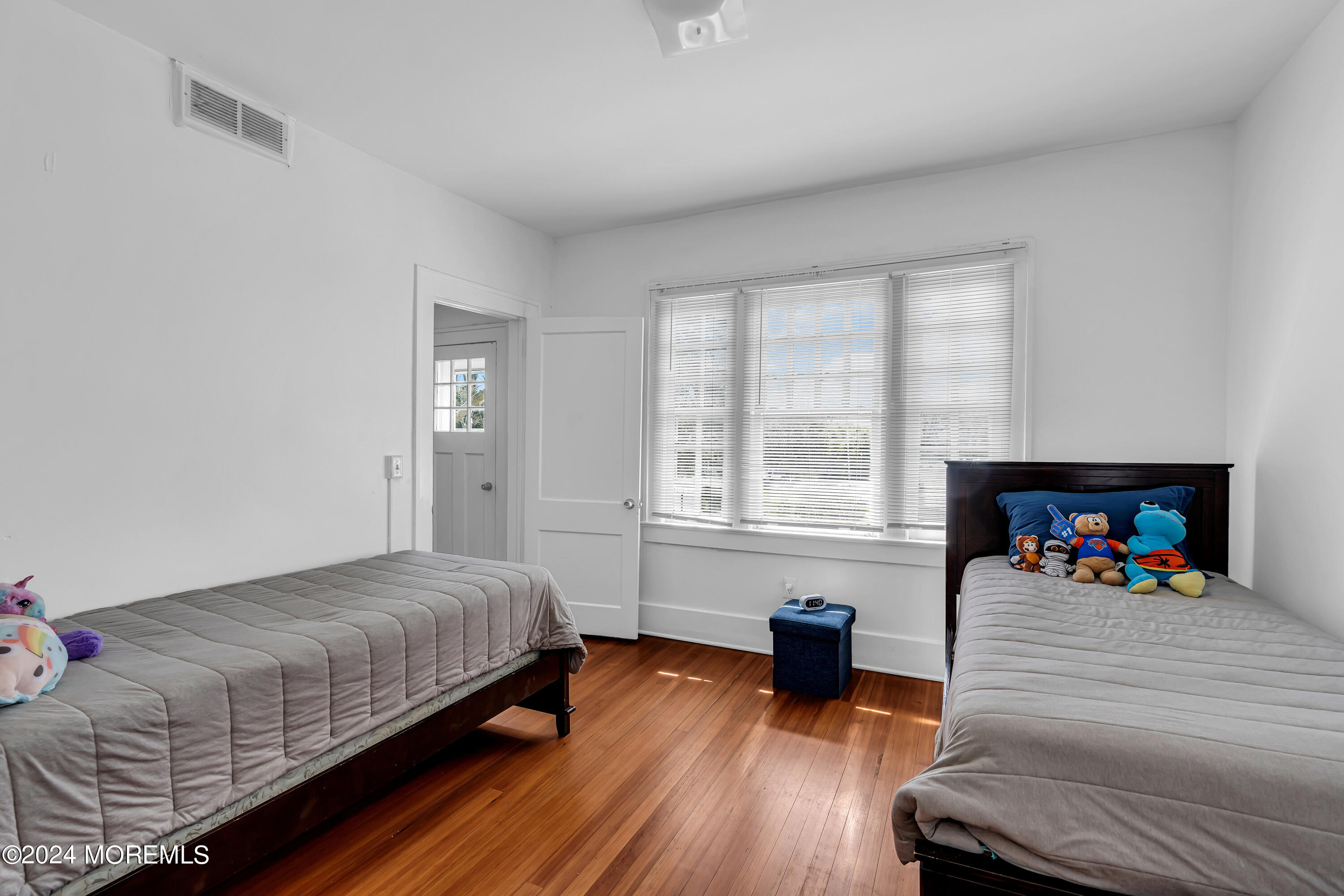 17 Lakeview Road Deal NJ 07723