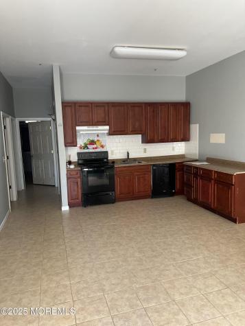 33 Vanderbilt Avenue Leonardo NJ 07737
