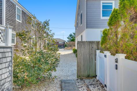 973 Ocean Avenue Mantoloking NJ 08738