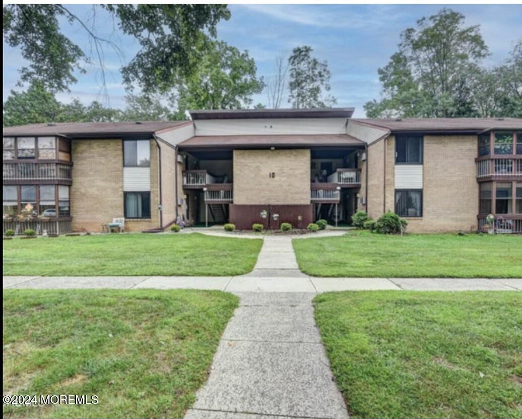 10 Pine Cluster Circle Manalapan NJ 07726