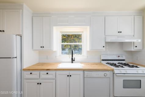 361 Meadowbrook Avenue Eatontown NJ 07724