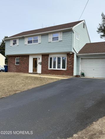 7 Peachtree Road Oakhurst NJ 07755