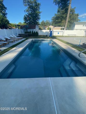 7 Peachtree Road Oakhurst NJ 07755