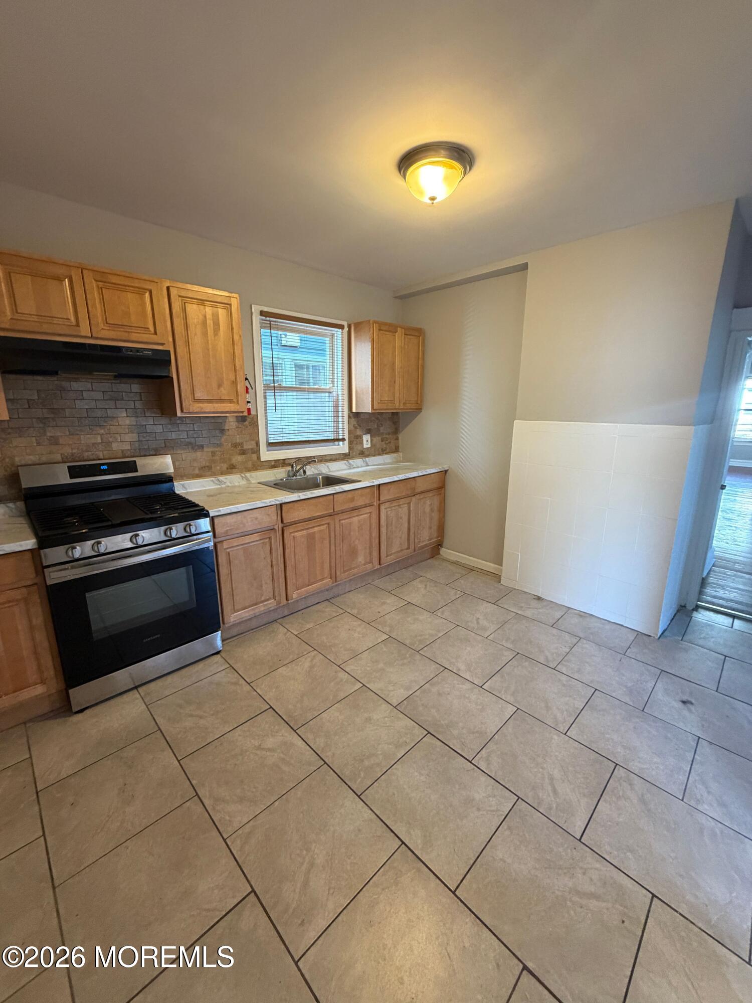 76 Halstead Street Newark NJ 07106