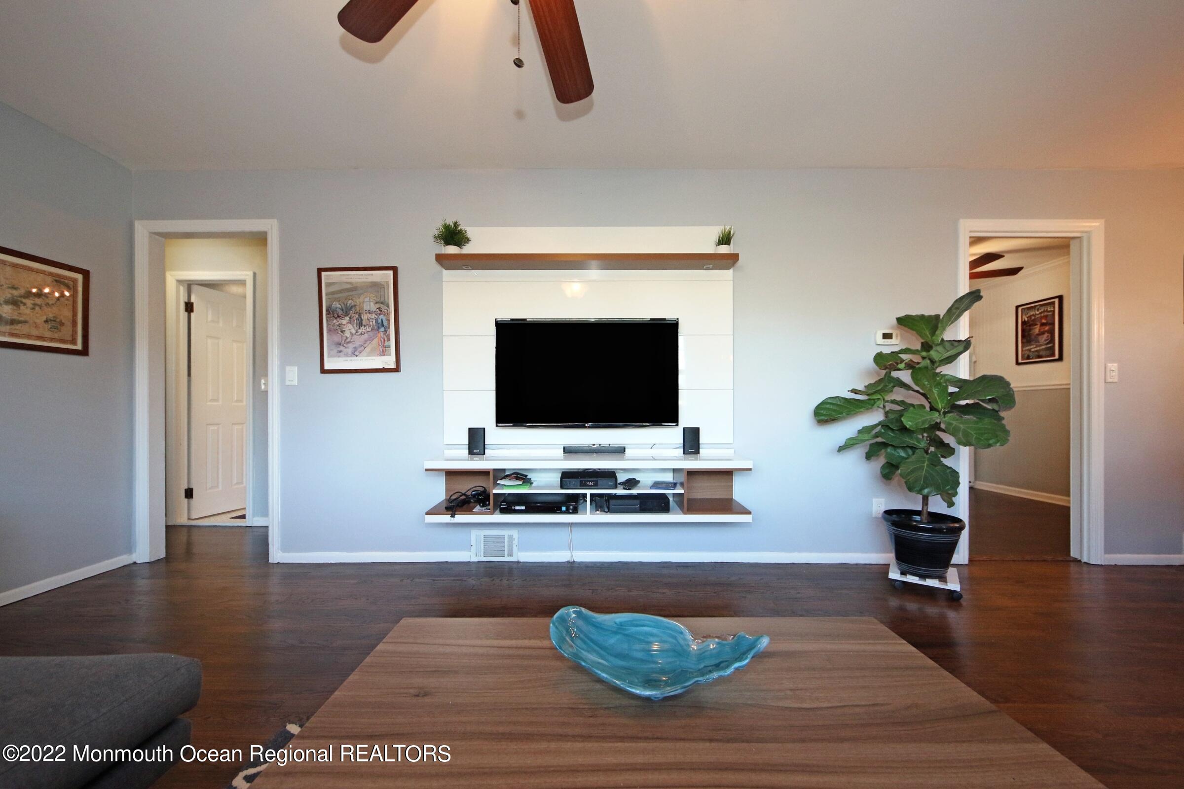 18 N Crestview Drive Middletown NJ 07748