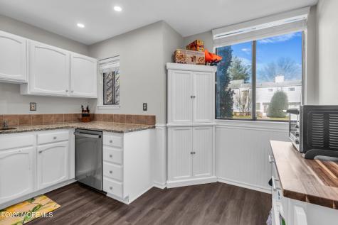 21 Dawn Court Tinton Falls NJ 07724